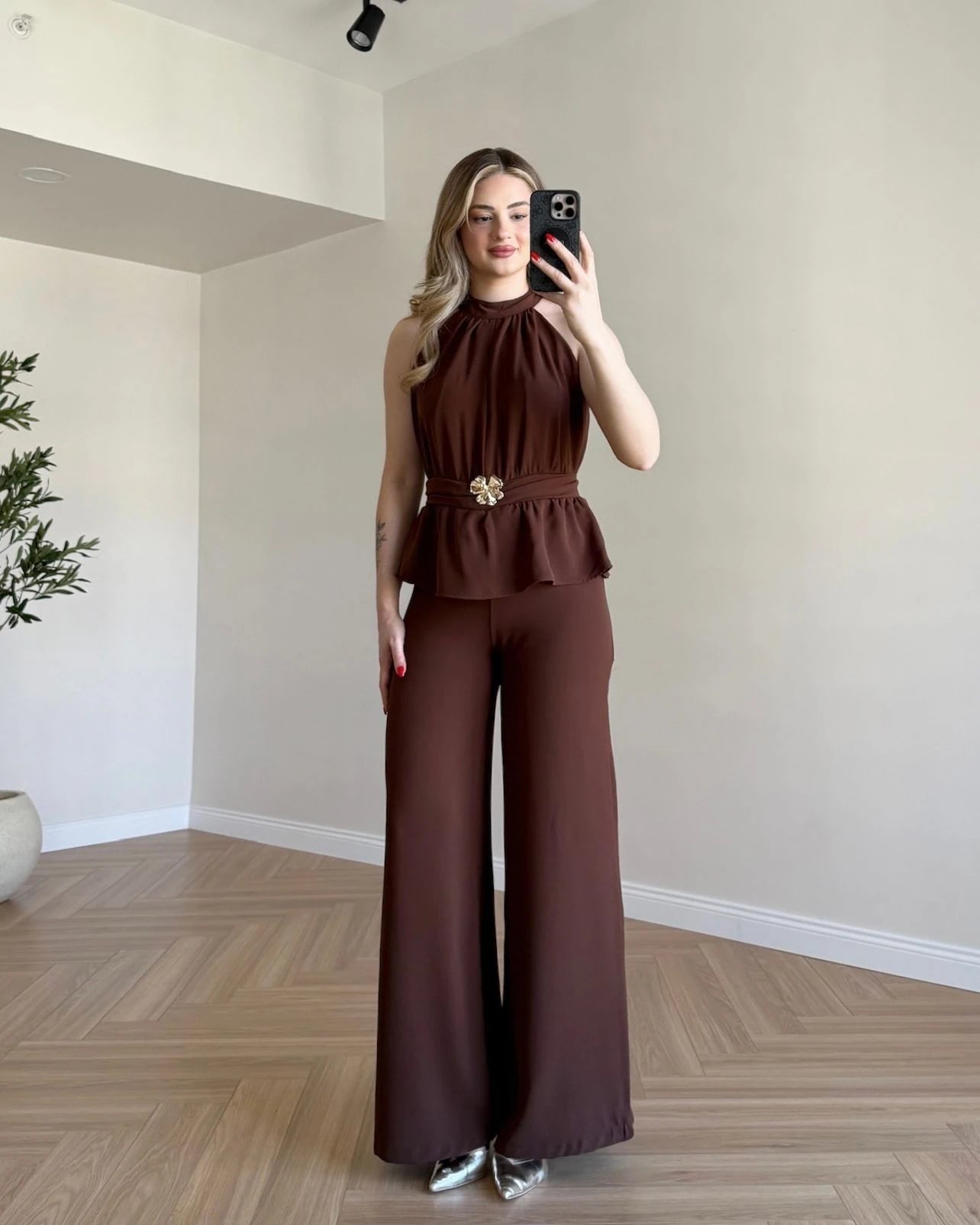 Broş Detaylı Bol Paça Tulum - Kahve
